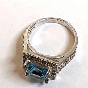Elegant Silver and Blue Crystal‎ Ring